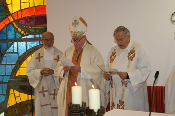 V. l.: Bischofsvikar für Orden Franz Haidinger, Diözesanbischof Dr. Ludwig Schwarz und Dompropst Prälat Josef Ahammer.  © Johann Gall 