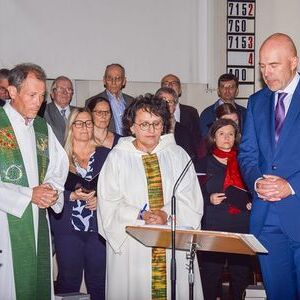 V. l.: Pfarrer Martin Füreder, Pastoralvorständin Monika Weilguni und Verwaltungsvorstand Andreas Janschek wurden in der Pfarrkirche Linz-Hl. Familie von Bischof Manfred Scheuer feierlich in ihr Amt eingeführt.