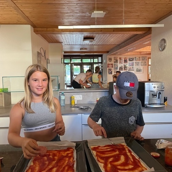 Jungschar-Stunden 25.8.2021 / © Foto: Tanja Glasner Wir backen Pizzas