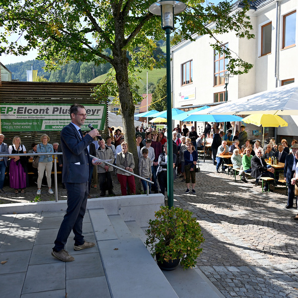 Pfarrheimeröffnung / Helmut Mitterhauser im Auftrag der Pfarrgemeinde Kleinraming beim Kirchweihfest in Kleinraming