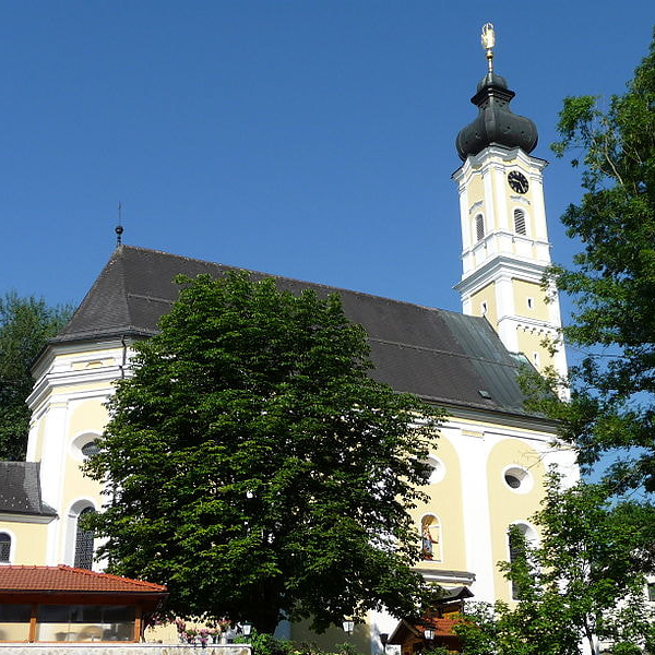 Pfarrkirche Brunnenthal (Link zum Foto: https://de.wikipedia.org/wiki/Brunnenthal_(Ober%C3%B6sterreich)#/media/File:Kirche_Brunnenthal.JPG) / © Konrad Lackerbeck/wikimedia.org/CC BY 3.0 (Link zur Lizenz: http://creativecommons.org/licenses/by/3.0) Pfarrkirche Brunnenthal (Link zum Foto: https://de.wikipedia.org/wiki/Brunnenthal_(Ober%C3%B6sterreich)#/media/File:Kirche_Brunnenthal.JPG)