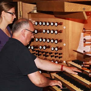 Volle Konzentration an der Rudigierorgel!