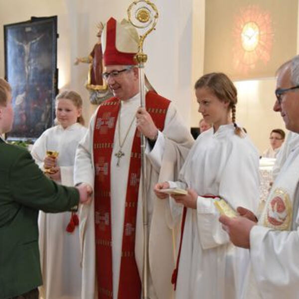 Firmung 2015: „Unter den Flügeln von Gott“