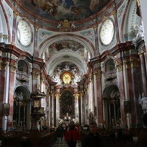 Die barocke Kirche ist durchaus eindrucksvoll.