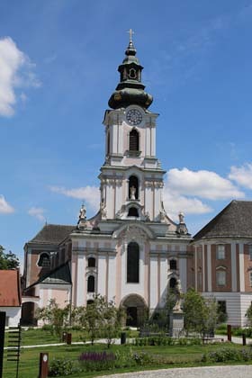 Wilhering: Außenrenovierung der Stiftskirche und Schaffung eines barrierefreien Zugangs 