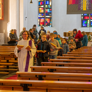 Am Nachmittag des Gründonnerstags fand eine Abendmahlfeier für Kinder in der Pfarrkirche statt.
